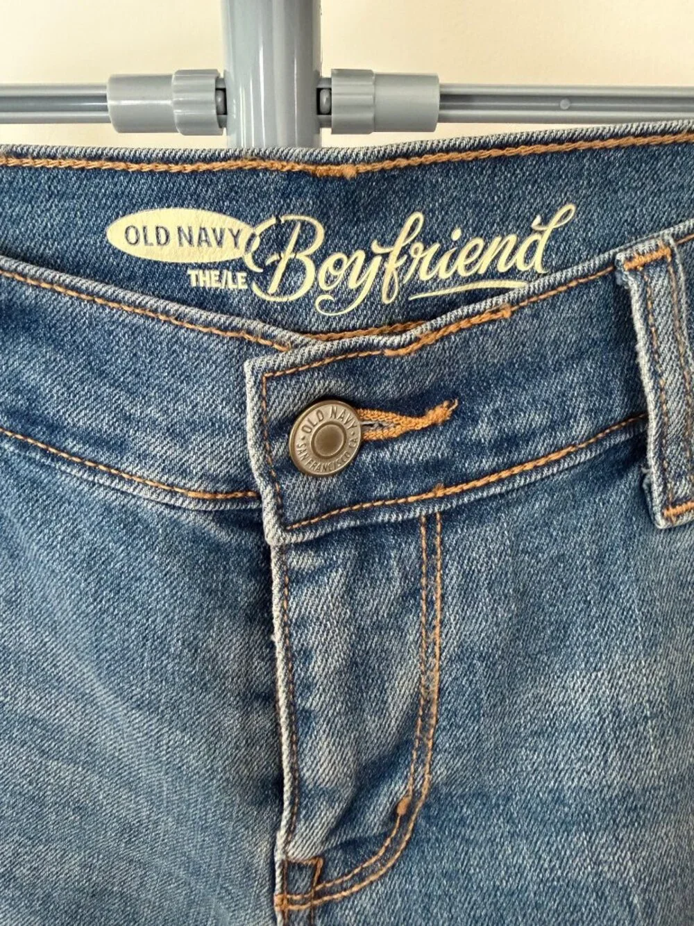 Old Navy Boyfriend Denim Shorts Women’s Size 6 Light Wash Mid Rise Rolled Cuff